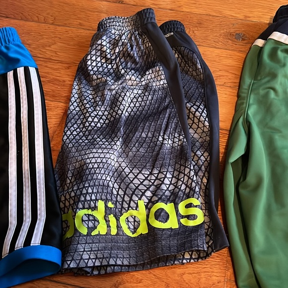 Boys size 7 shorts - Picture 3 of 6